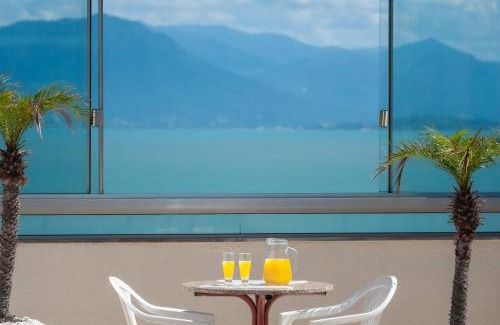 Centro Hotel | Pet-Friendly Rede Andrade Cecomtur with Oceanfront Pool