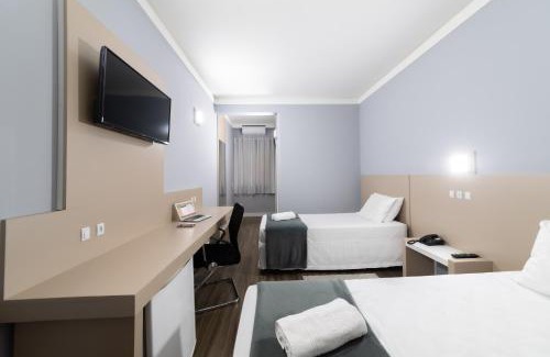Centro Hotel | Pet-Friendly Rede Andrade Cecomtur with Oceanfront Pool