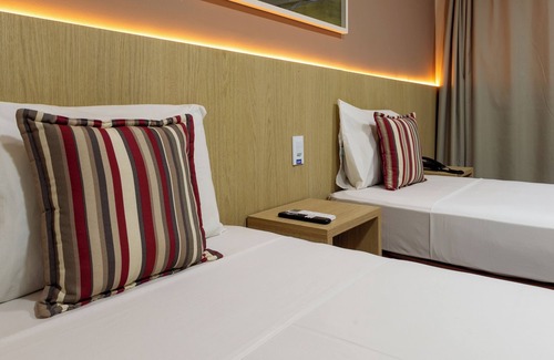 Sao Luis Hotel | Relax at SLZ Lagoa Hotel with Pool and Spa Amenities