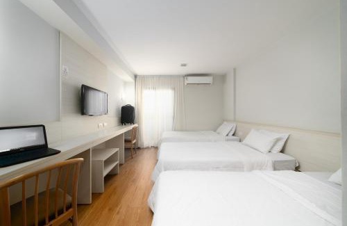Matriz Hotel | Cozy Stay at Rede Andrade Vernon with Family-Friendly Amenities