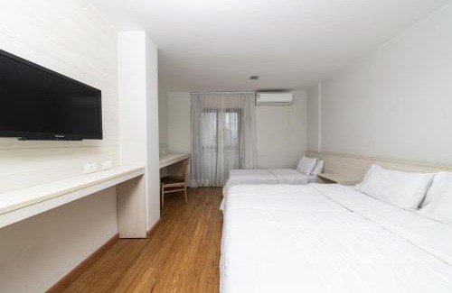 Matriz Hotel | Cozy Stay at Rede Andrade Vernon with Family-Friendly Amenities