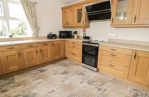 Elsdon Cottage | Exceptional Rede River Cottage: Breakfast & Kitchen Amenities