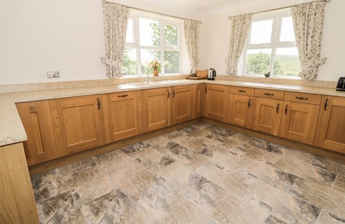 Elsdon Cottage | Exceptional Rede River Cottage: Breakfast & Kitchen Amenities