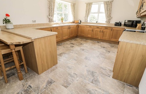 Elsdon Cottage | Exceptional Rede River Cottage: Breakfast & Kitchen Amenities