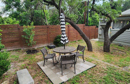 South Lamar House | Escape to Redemption: Pet-Friendly Haven in South Austin