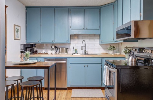 Johnson City Cottage | Pet and Family Friendly Carriage House Near Downtown