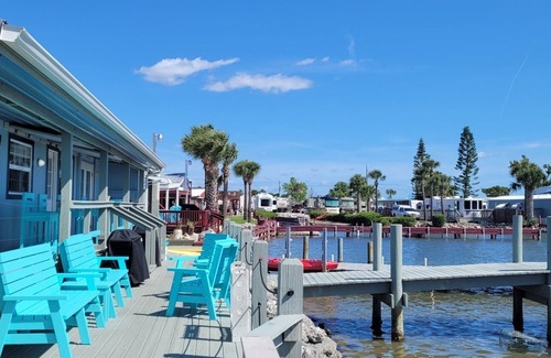 Oak Hill Cabin | Redfish Cabin: Family Retreat with Dock & Pool Access