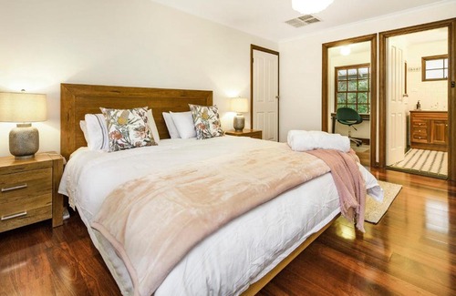 Belair House | Nature Retreat at Redgum: 4-Bedroom Wildlife Escape