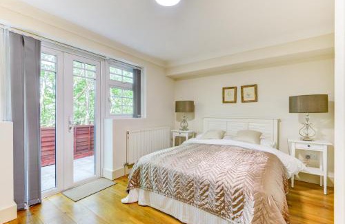 Redhill Apartment | Explore Redhill Town Centre Apartment for Family Getaways
