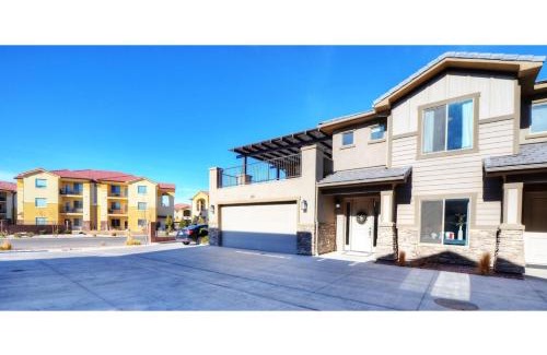 Hurricane House | Relaxing RedHills Retreat: Golf, Pool & Spa Access Near Zion