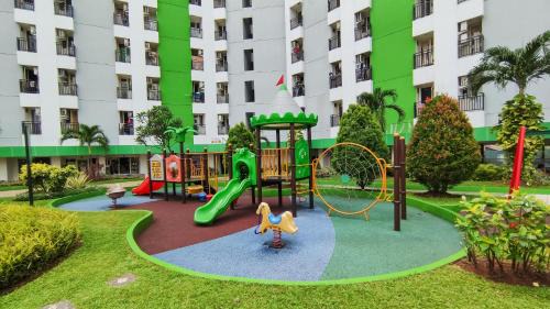 Ciputat Hotel | Family-Friendly Stay at RedLiving Green Lake View Ciputat
