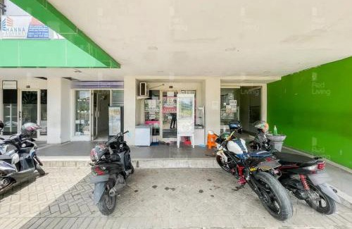 Ciputat Hotel | Family-Friendly Stay at RedLiving Green Lake View Ciputat