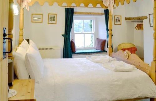 Orton House | Charming Redmayne Cottage: Family-Friendly 4-Star Retreat