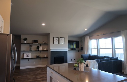 Redmond House | Redmond House: Ideal Long-Term Stay with Family & Pets