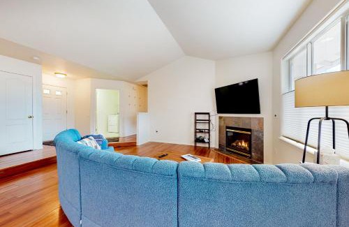 Redmond House | Exceptional Redmond Retreat: Pet and Child Friendly Escape
