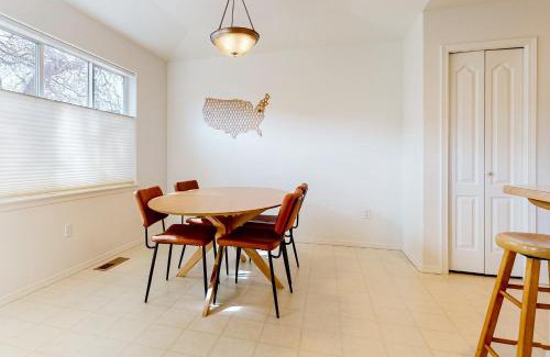 Redmond House | Exceptional Redmond Retreat: Pet and Child Friendly Escape