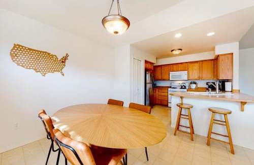 Redmond House | Exceptional Redmond Retreat: Pet and Child Friendly Escape