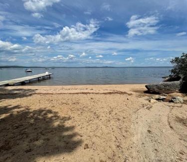 Sebago Villa | Family-Friendly Retreat at Redoak Lodge: Pet and Child Welcome