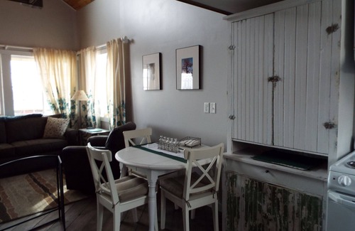 Redpath Cottage | Redpath Retreat: Experience Quiet Prairie Beauty & Comfort
