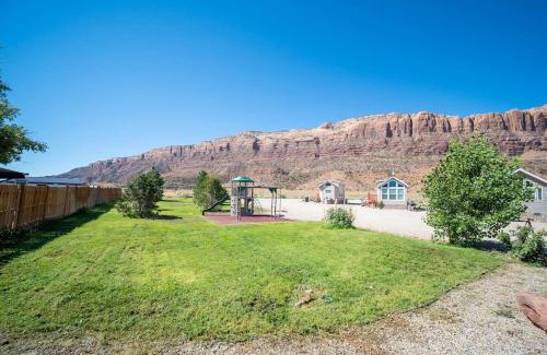 Moab South Valley House | Explore Redrock Moab Tiny House w Loft - Family Friendly Stay
