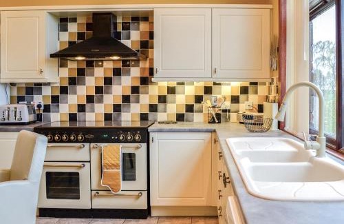 Forfar House | Cozy Redroofs By The Woods - Exceptional 9.6 Rated Retreat