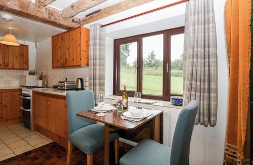 Mortimers Cross Cottage | Cozy Redstart Cottage: Pet-Friendly Retreat in Kingsland