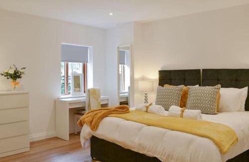 Irby House | Unforgettable Family Stay at Redstones Cottage - 10/10 Rated