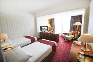 Gambir Hotel | Discover Redtop Hotel & Convention Center with Ocean Views