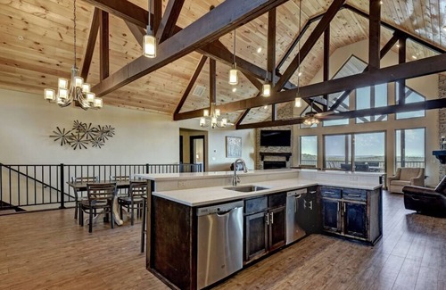 Branson Cabin | Unforgettable Views of Table Rock Lake Near Silver Dollar City