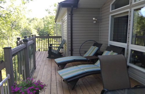 Gravenhurst Cottage | Cozy Cottage with Ocean View & Spa – Guest Rated 9.4/10