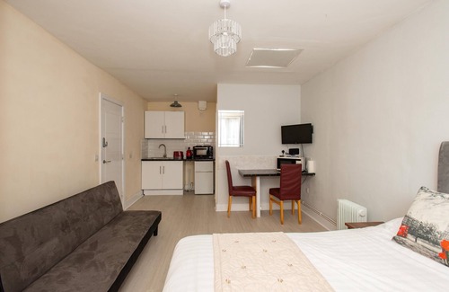 London Borough of Bromley Apartment | Budget-Friendly Studio 2 Near London Bridge - Family-Ready