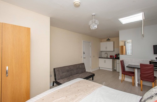 London Borough of Bromley Apartment | Budget-Friendly Studio 2 Near London Bridge - Family-Ready