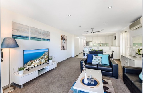 Redcliffe Hotel | Oceanfront Redvue Apartments: Rated 9.4/10 with Pool & Breakfast