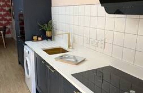 Huntingdon House | Experience Redwing: Free Parking & Family-Friendly Comfort