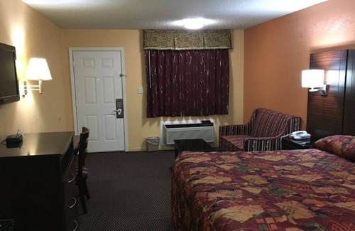 White Hall Hotel | Redwood Inn and Suites
