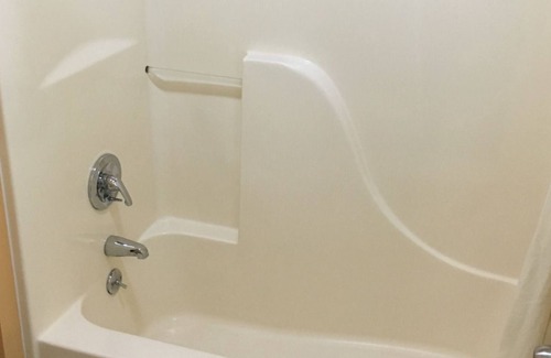 White Hall Hotel | Redwood Inn and Suites