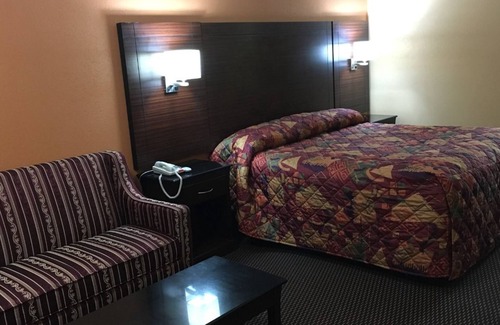 White Hall Hotel | Redwood Inn and Suites
