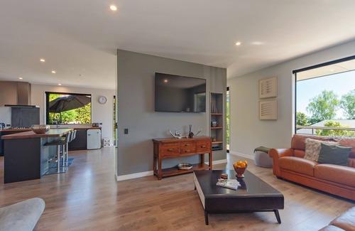 Atawhai House | Redwood Retreat - Perfect Family Home in Beautiful Atawhai, Nelson