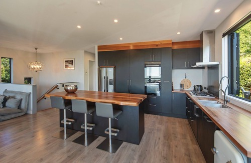 Atawhai House | Redwood Retreat - Perfect Family Home in Beautiful Atawhai, Nelson