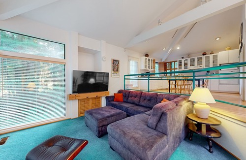 Crescent City House | Pet-Friendly Redwood Retreat with Deck, Grill & Art