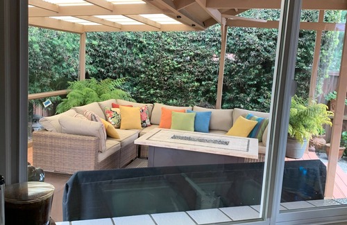 Redwood Shores House | Elegant Redwood Shores Living with Pool & Jacuzzi Access
