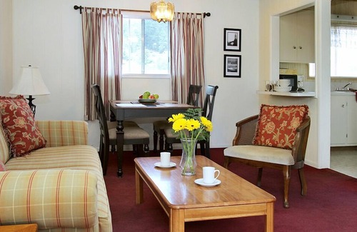 Ferndale Hotel | Seaside Serenity at Redwood Suites with Oceanfront Views
