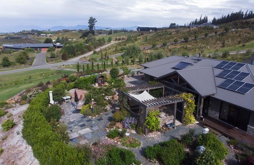 Redwood Valley Bed & Breakfast | Eco-Friendly Redwood Valley B & B with Hot Tub & Breakfast
