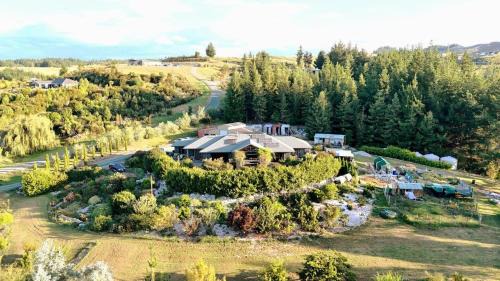 Redwood Valley Bed & Breakfast | Eco-Friendly Redwood Valley B & B with Hot Tub & Breakfast