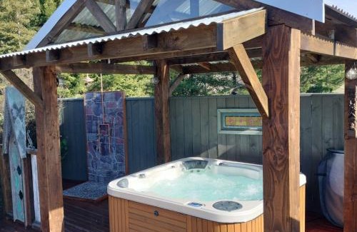 Redwood Valley Bed & Breakfast | Eco-Friendly Redwood Valley B & B with Hot Tub & Breakfast