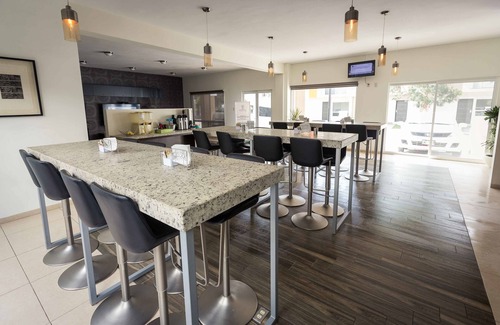 San Luis Potosi Villa | Comfortable Redwood Villas: Extended Stay with Pool & Spa