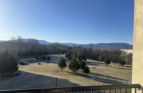 Pigeon Forge Condo | Experience Reed's Hideaway: Guest Rated 9.8 with Pool & Spa