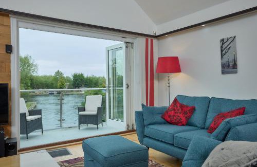 Horning House | Reedlings