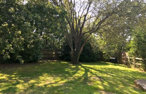 Farnham House | Family-Friendly Retreat at Reeds Farmhouse - 4 Star Rated