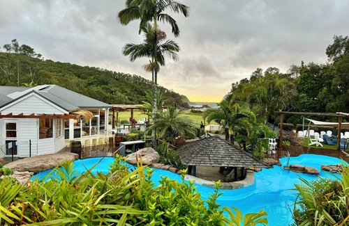 Coffs Harbour Apartment | Relaxing Reef @ Aanuka Beach Resort: Pool, Spa & Tennis